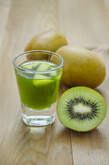 Fototapeta na wymiar glass of kiwi juice