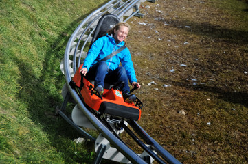 Naklejka premium Sommerrodelbahn im Herbst