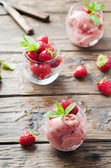Sorbet with strawberry and mint