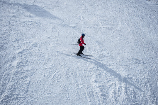 Female skier on the ski slope.