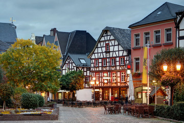 Marktplatz in Ahrweiler am Abend
