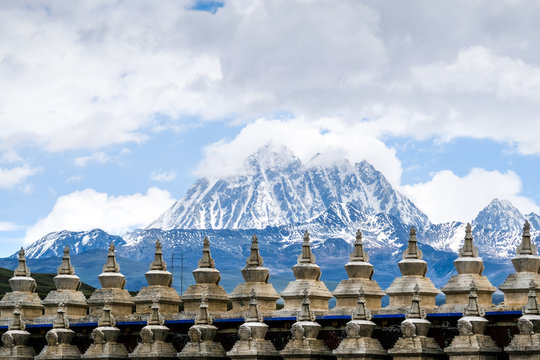 Tagong Temple in front of Mt Yala, Ganzi Zang, Sichuan, China
