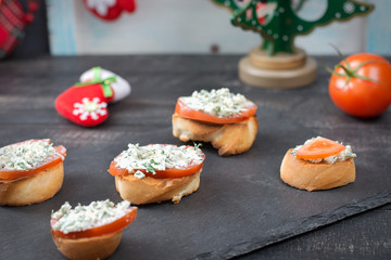 French toast with cream cheese, herbs and tomatoes