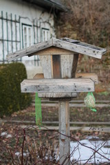 Vogelhaus im Herbst