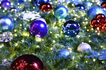 Fototapeta na wymiar Christmas decorative balls on a fir tree