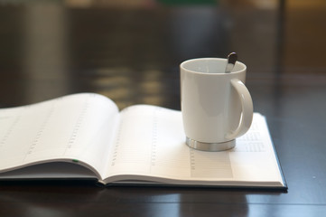 Kaffeebecher mit Notizheft
