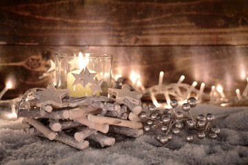 Rustikale Weihnachtsdekoration - Adventskranz aus Holz 