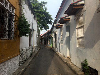 Fototapeta na wymiar Colonial houses on street in Cartagena de Indias, Colombia