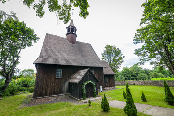 Rybnica Leśna - kościół drewniany św. Jadwigi Śląskiej - obrazy, fototapety, plakaty