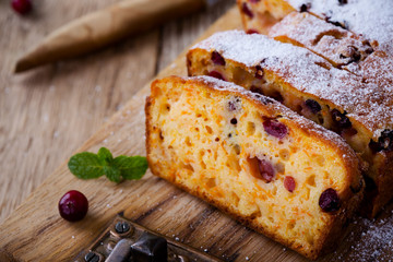 Pumpkin cranberry bread
