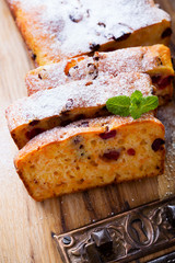 Pumpkin cranberry bread