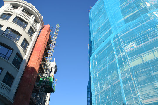 edificios antiguos en rehabilitaci&oacute;n
