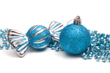 Blue christmas decorations on a white background - 125653911