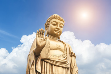 Obraz premium Buddha statue on the blue sky