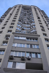 Fototapeta na wymiar Multi-storey building