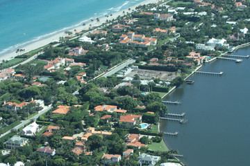 Aerial vew of waterfront homes in Miami
