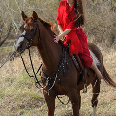 Obraz premium Cropped image of woman in red shawl and dress at chestnut arabia