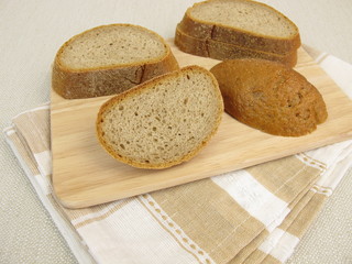 Brotkanten oder Brotenden vom Roggenmischbrot
