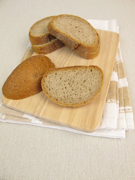 Brotkanten oder Brotenden vom Roggenmischbrot