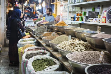Zelfklevend Fotobehang Inside spice market at Isfahan Grand Bazaar © Curioso.Photography