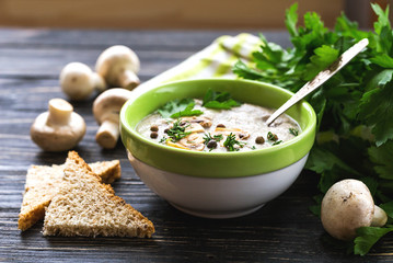 Mushroom puree soup with allspice, parsley, champignons and toas