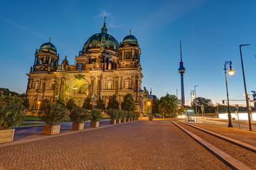 Fototapeta na wymiar The Berlin Cathedral and the TV Tower before sunrise