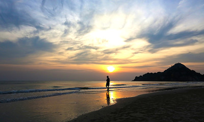 Silhouette of maื walking on the beach