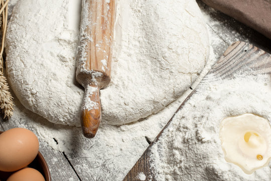 Rolling pin with flour and eggs close up
