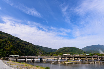 Fototapeta na wymiar 秋の渡月橋
