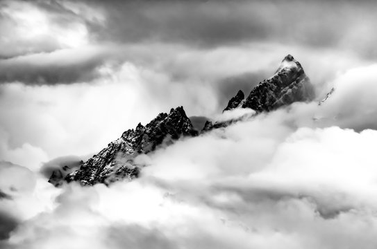 Fototapeta Mountains in the Clouds Grant Teton Peaks