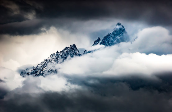 Fototapeta Mountains in the Clouds Grant Teton Peaks