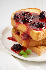 french toast and berries sauce