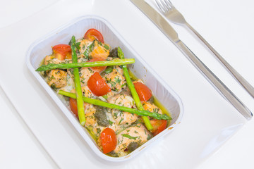 Salmon baked with tomato, capers and asparagus