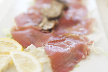 Carpaccio di Tonno con carciofini