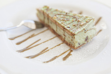 Fetta di torta pistacchio e amaretto