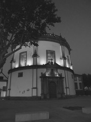 Mosteiro Sierra do Pilar (Porto) bei Nacht 
