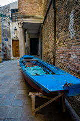 Fototapeta na wymiar Gasse in Venedig