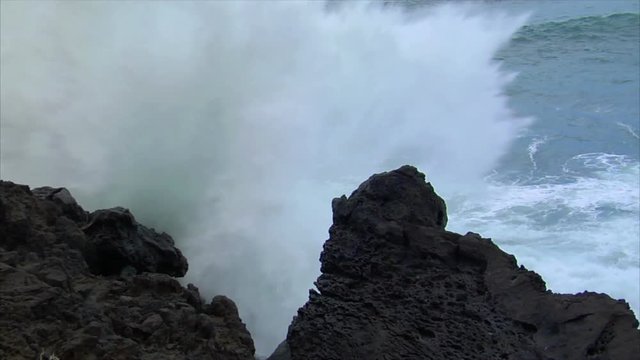 10460 big wave crushing lava coast slow motion
