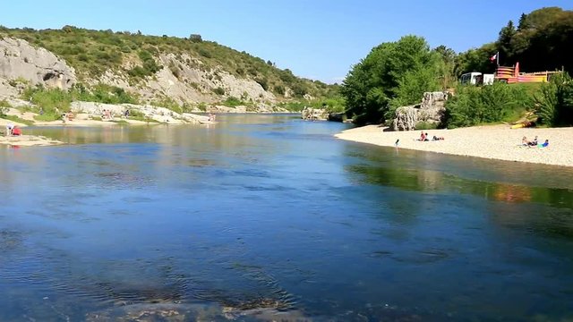 Plages de galets du Gardon