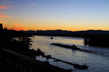 Fototapeta premium Hudson River at dusk in Hudson with lighthouse and boats