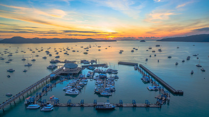 Obraz premium sunrise at Chalong pier