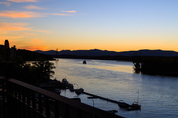 Fototapeta premium Hudson River at dusk in Hudson with lighthouse and boats