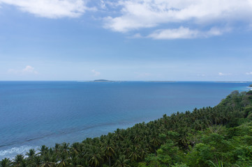 Fototapeta na wymiar Vue sur les trois îles Gili depuis Lombok, Indonésie