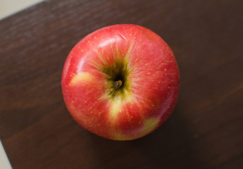 apple on the wooden table