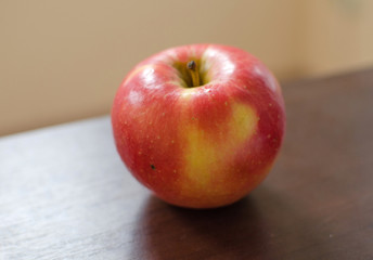 apple on the wooden table