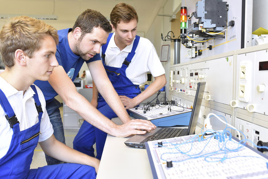 Technical instructor teaching students