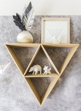 Triangle shelf with paper animals - Hipster design