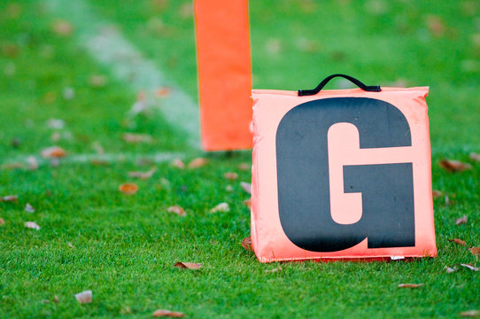 Football goal pilon