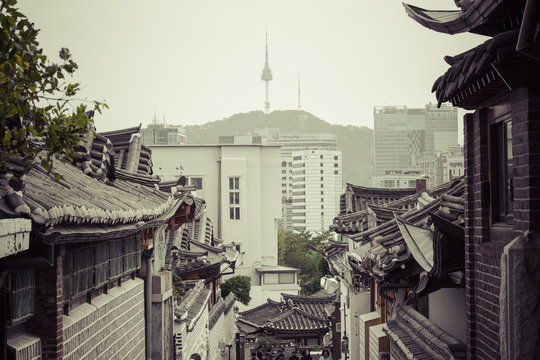 Bukchon Hanok Village is one of the famous place for Korean trad