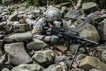 Fototapeta premium army ranger machine gunner